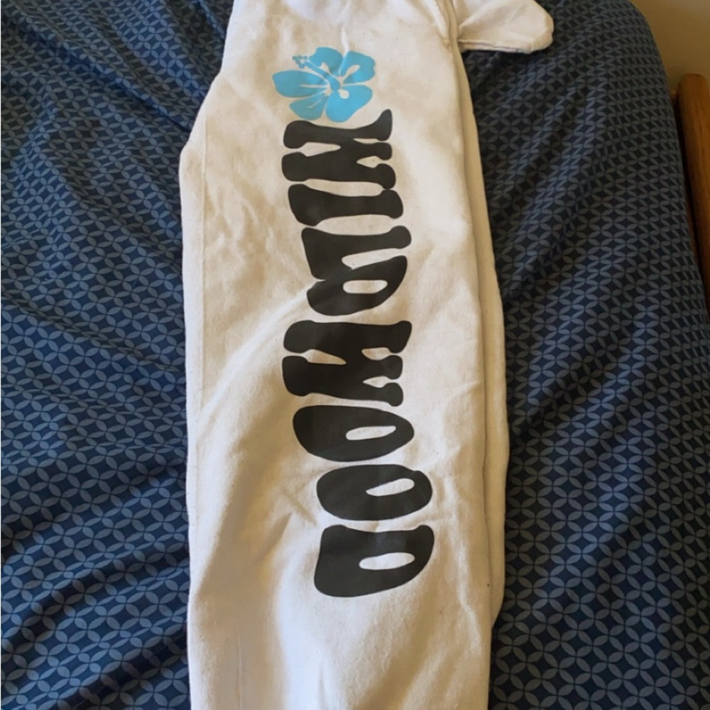 Wildwood White sweats with Blue Flower